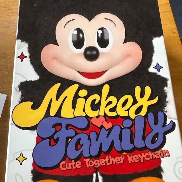 NWT Pop Mart Disney Mickey Family - Minnie - Picture 4 of 10